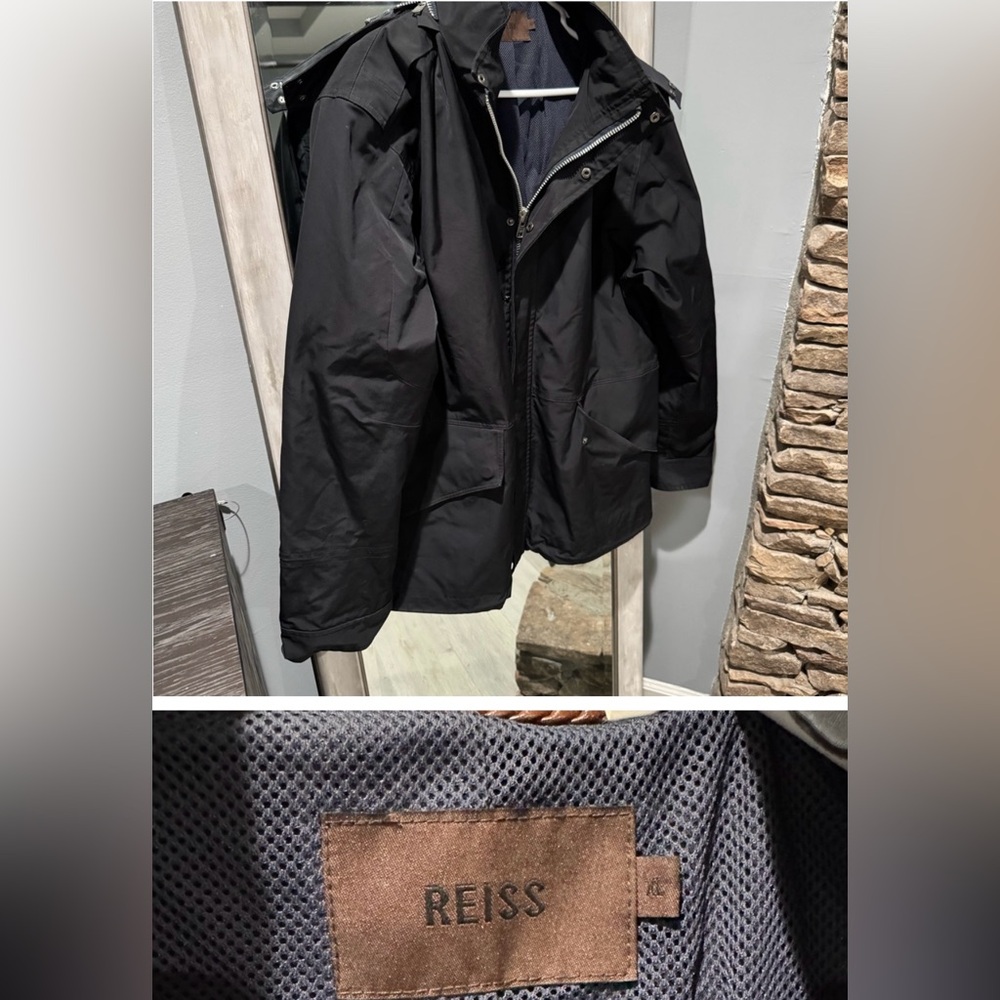 Reiss UNISEX HOODED RAINCOAT IN BLACK
Size XL